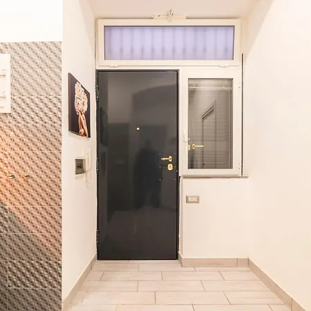 Rita's House By Domusextra Apartament Neapol